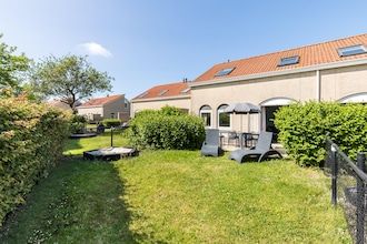 Bungalow in Renesse bij Noordzeestrand in Renesse