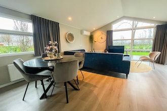 Fraai chalet met airco op een vakantiepark in Veldhoven