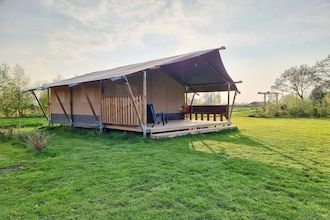 Glamping-ontsnapping aan het water in De Veenhoop