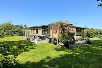 Mooie bungalow met ruime tuin in De Cocksdorp