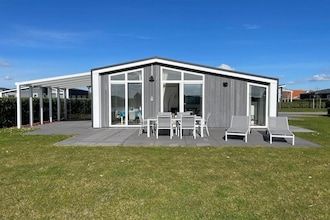 Chalet in Zeeland bij schilderachtige vijver in Wemeldinge