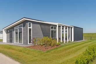 Huis in Zeeland met terras bij de dijk in Wemeldinge