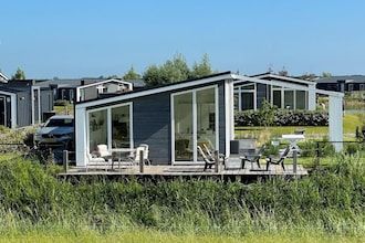 Verblijf met uitzicht op de dijk en terras in Wemeldinge