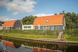 met zwembad en sauna in Midlaren