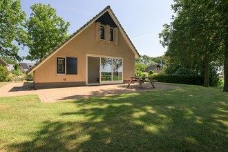 Ruime bungalow in Friesland bij Slotermeer in Sondel