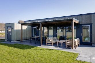 Docklodge in Friesland met eigen aanlegplaats in Delfstrahuizen