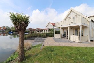 Bungalow in Zuytland met Eigen Visteiger in Simonshaven