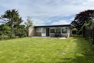 Huisdiervriendelijke bungalow vlakbij het strand in Sint Maartenszee