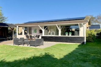 Geweldige bungalow vlakbij het strand en de zee. in Sint Maartenszee