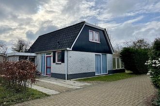 Vakantiebungalow met wifi vlakbij het strand in Sint Maartenszee