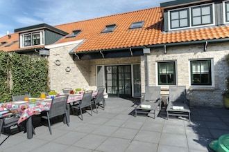 Vakantiehuis in Nes met zwembad in Nes