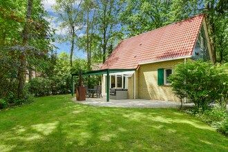 Weelderige bungalow met privé-bubbelbad in Diessen-Baarschot