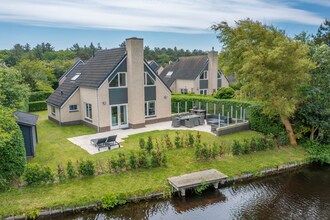Sfeervolle villa aan de waterkant met sunshower in De Koog
