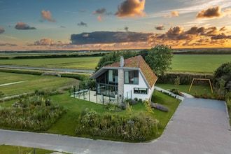 Moderne, luxe duurzame natuurvilla met hottub en Texels uitzicht in De Waal