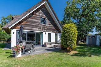 Luxe 8-persoons vakantievilla met biodiesel hottub in De Koog