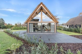 Bungalow met uitzicht op vijver in Baarle-nassau