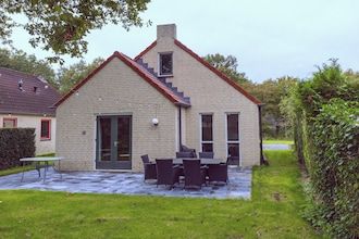 Huisdiervriendelijke bungalow bij het bos in Ewijk