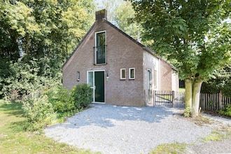 Bungalow in het bos voor 4 personen in Ewijk