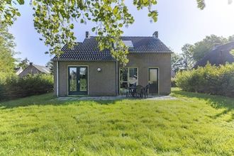 4-persoons bosbungalow in Ewijk in Ewijk