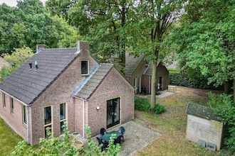 Rustige bosbungalow voor 6 personen in Ewijk