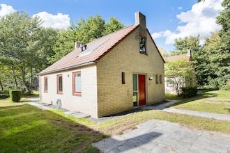 Vrijstaande bungalow aan meer voor 6 in Ewijk