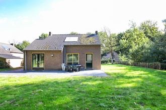 Sereen verblijf aan het meer in Ewijk in Ewijk