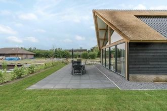 Luxe landhuis met vijver in Baarle-nassau