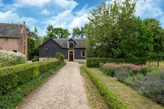 Landhuis in Deil bij rivier Linge in Deil