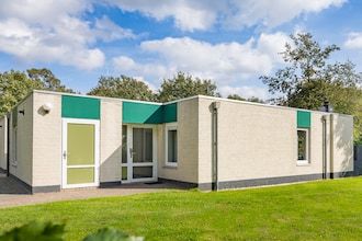 Bospaden en zwembad in de buurt in Borger