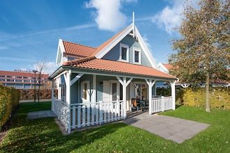 Landhuis in AquaStaete met Veranda in Bruinisse