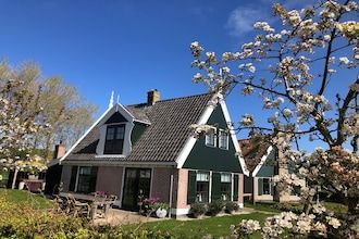 Villa in Wieringer stijl met jacuzzi in Hippolytushoef