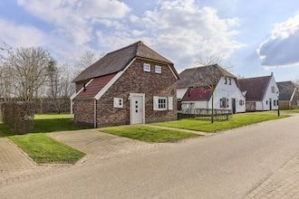 Boerderij in Limburg met Subtropisch Zwembad in Roggel