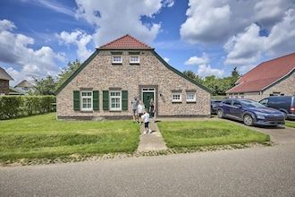 Boerderij in Limburg bij Subtropisch Zwembad in Roggel