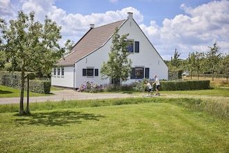 Boerderij in Limburg met Sauna & Whirlpool in Roggel