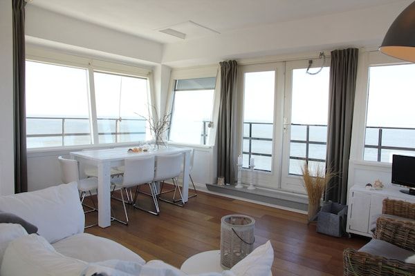 De Kustwachttoren in Huisduinen - Foto 2 van 23