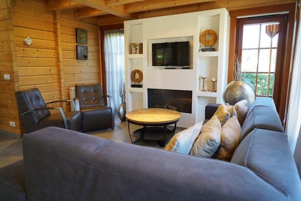 Woonkamer - Chalet voor 10 personen met zwembad in Lochem (3)