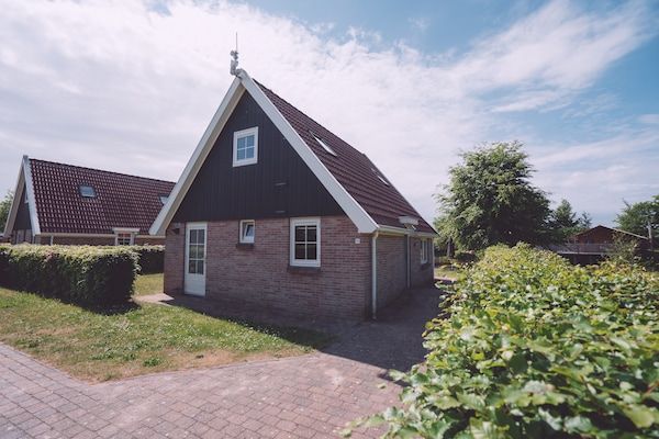 Buitenkant - Groot groepsverblijf op het platteland in Bant (1)