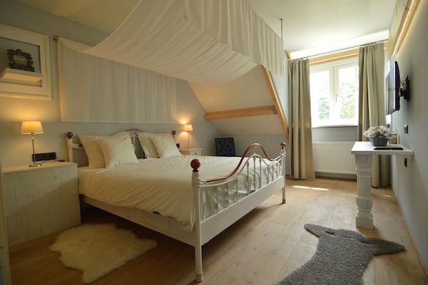 Slaapkamer - Vakantiehuis in Haaren met terras in Haaren (5)