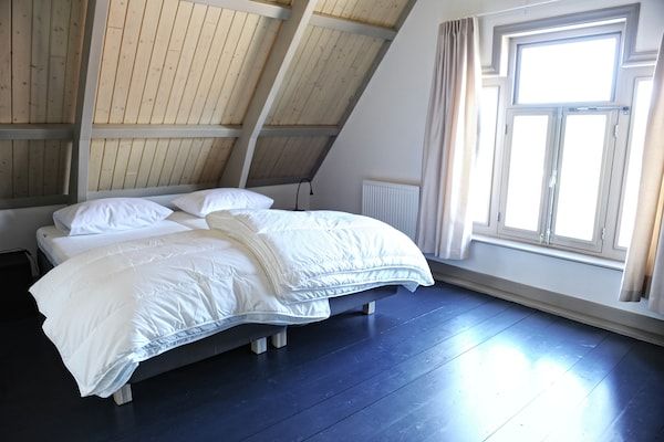 Slaapkamer - Vakantiehuis Zoutkamp bij Lauwersmeer in Zoutkamp (4)