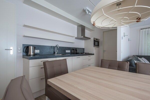 Keuken - Ontspan in luxe aan de kust in Koudekerke (3)