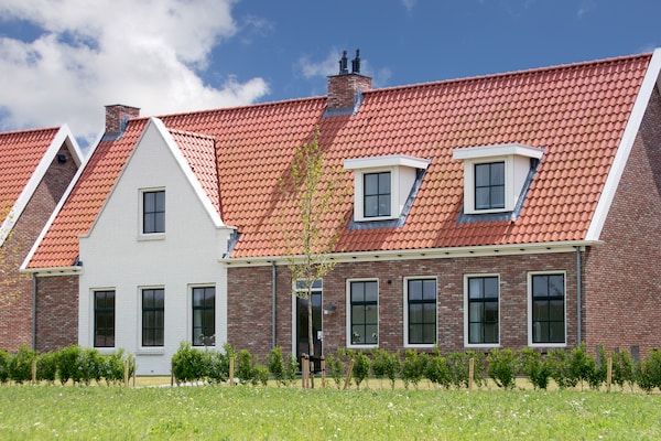 Luxe Beveland met Zwembad in Colijnsplaat - Foto 1 van 41