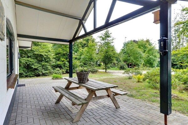 Terras - Villa in Sandberghe met Sauna en Comfort in Uden (5)