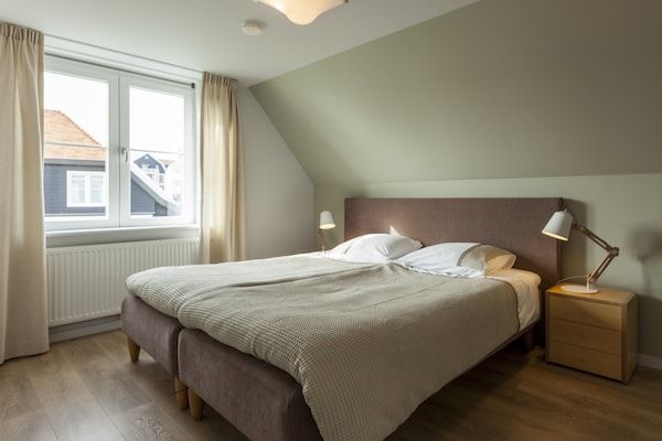Slaapkamer - Villa in Cadzand bij Strand en Duinen in Cadzand (4)