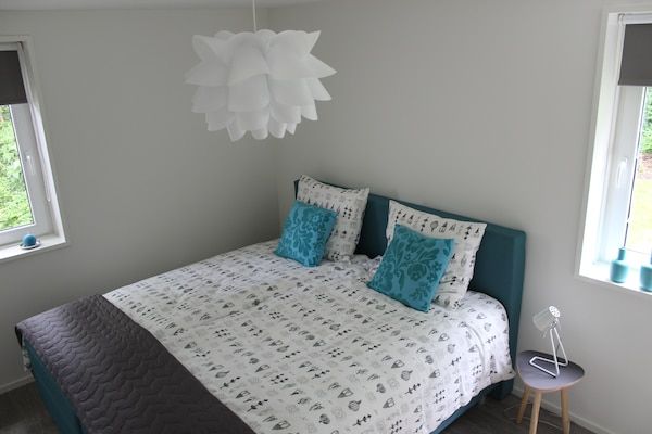 Slaapkamer - Bungalow bij Veerse Meer met Privétuin in Kamperland (3)
