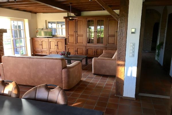 Woonkamer - Vakantiehuis in Groede bij het strand in Groede (3)