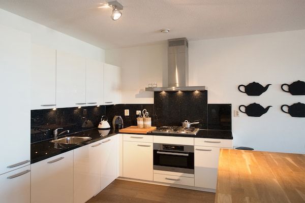 Keuken - Modern appartement in Den Haag in Scheveningen (3)
