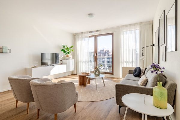 Woonkamer - Stijlvol Verblijf Vlakbij Scheveningen in Scheveningen (2)