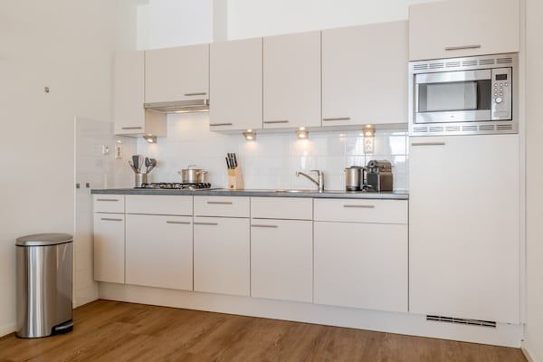 Keuken - Stijlvol Verblijf Vlakbij Scheveningen in Scheveningen (5)