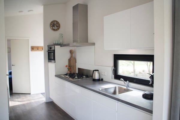Keuken - Modern chalet bij Nationaal Park De Veluwe in Otterlo (4)