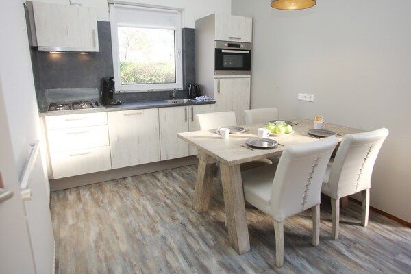 Keuken - Bungalow op Texel bij Stranden in De Koog (3)